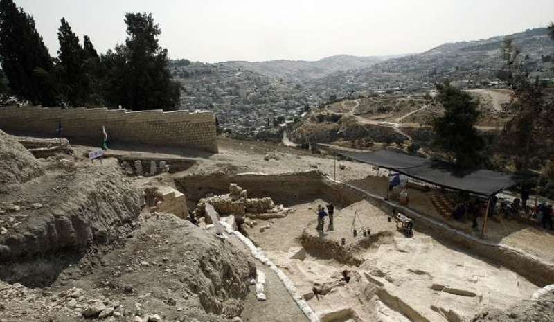 العثور على ختم دائري قرب القدس قد يكون لبيلاطس البنطي
