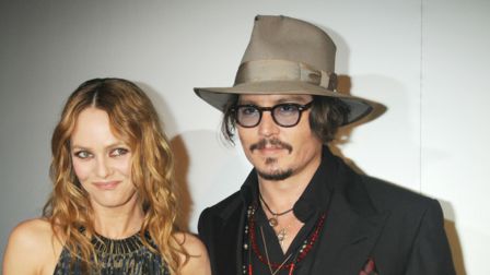 Johnny Depp fête Noël avec Vanessa Paradis et leurs enfants et fait une surprise aux enfants malades