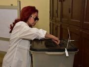 نجوم مصر يدلون بأصواتهم في تعديلات الدستور