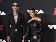 Kourtney Kardashian “adorerait avoir un bébé” avec Travis Barker