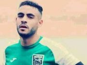 صدمة في الجزائر.. وفاة لاعب على أرض الملعب بسكتة قلبية