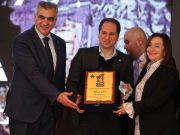 روميو و بابو لحّود مكرمان من حزب الكتائب اللبنانية و بحضور الشيخ سامي الجميّل – خاص