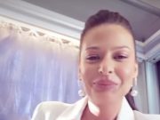 من تسبّب بكسر يد باميلا الكيك؟