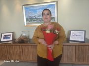 علا القنطار تكرّم “الجندي المجهول” في طيران الشرق الأوسط بباقة ورد تقديراً للصمود في زمن الحرب